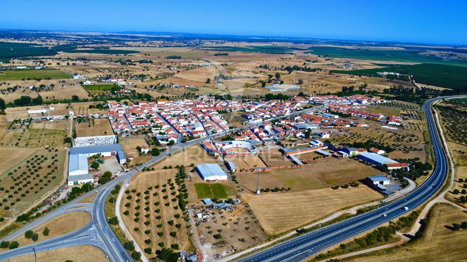 Terreno urbano com 7.500 m² em são manços | potencial de construção | a 20 minutos de évora