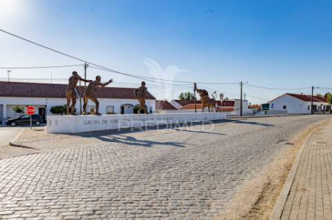 Terreno urbano com 7.500 m² em são manços | potencial de construção | a 20 minutos de évora
