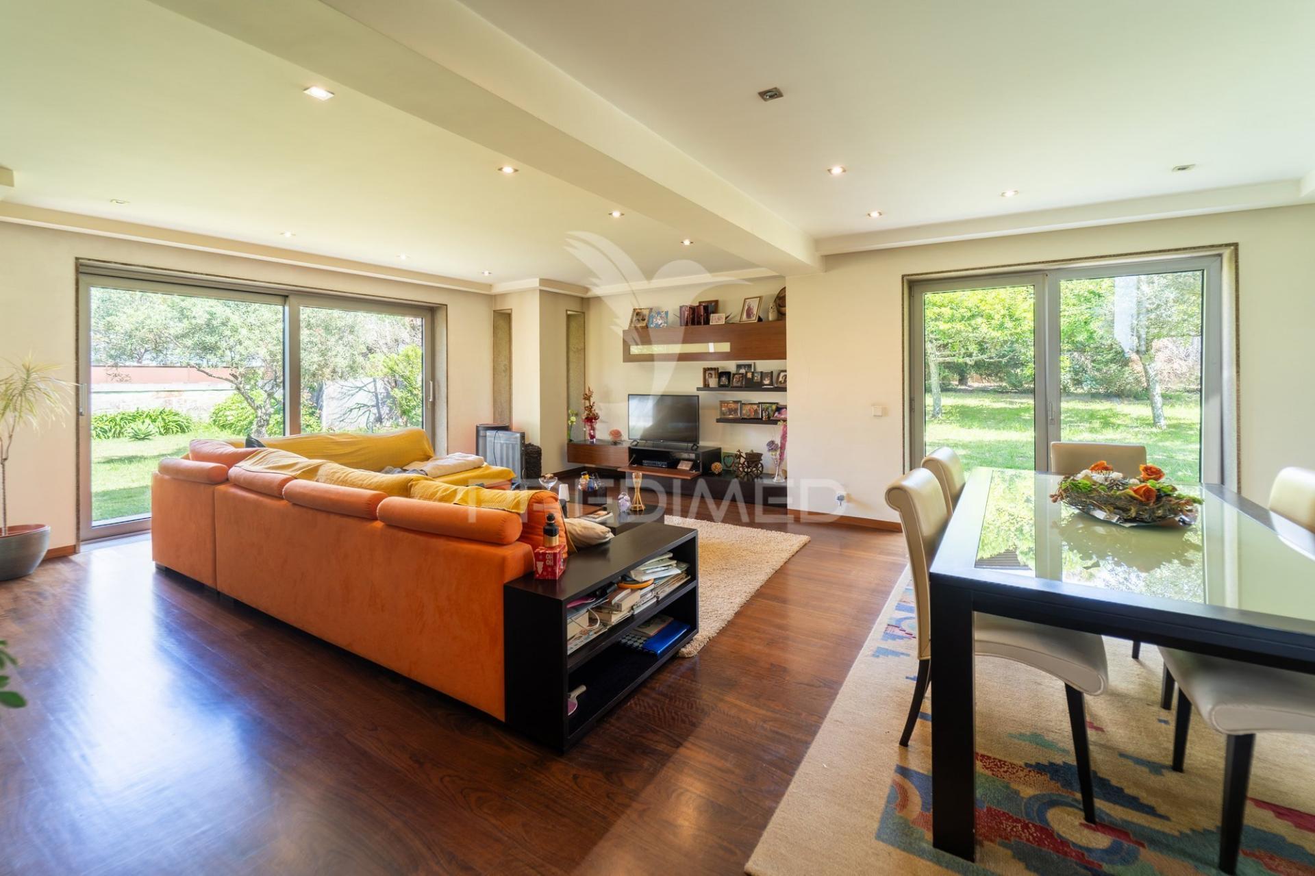 Moradia t3 isolada de luxo | olival, vila nova de gaia