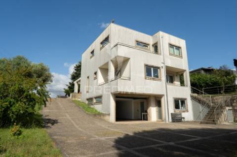 Moradia t3 isolada de luxo | olival, vila nova de gaia