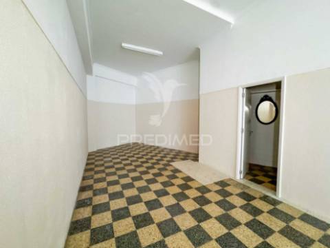 Arrendamento -loja - almada