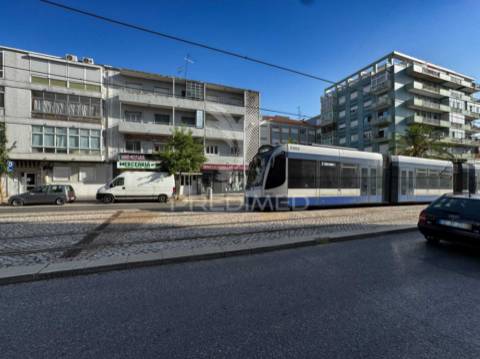 Arrendamento -loja - almada