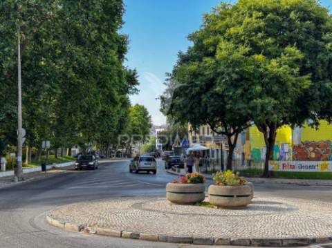 Arrendamento -loja - almada