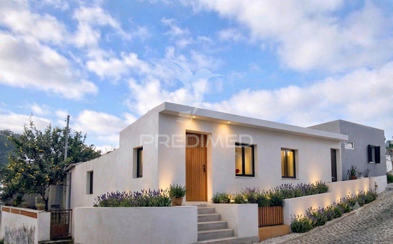 Moradia t3 por remodelar em calhandriz