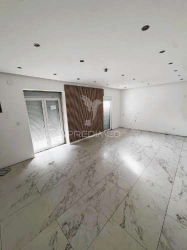 Moradia t3 por remodelar em calhandriz