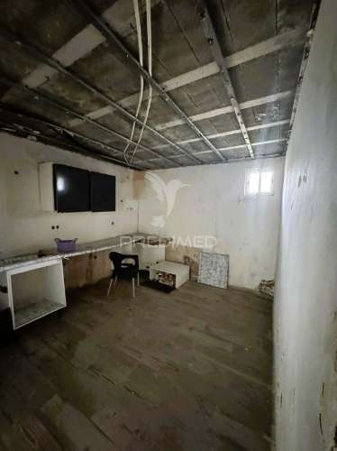 Moradia t3 por remodelar em calhandriz
