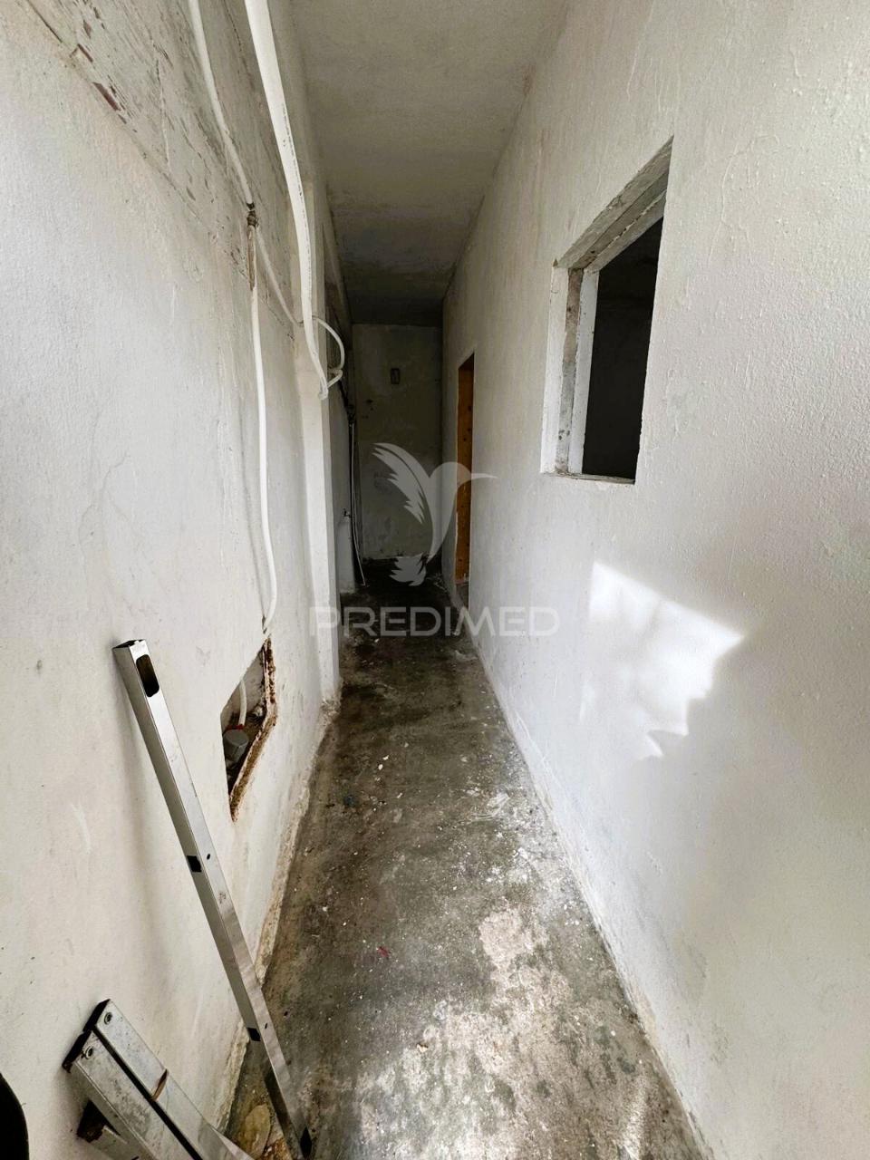 Moradia t3 por remodelar em calhandriz