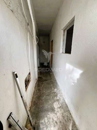 Moradia t3 por remodelar em calhandriz