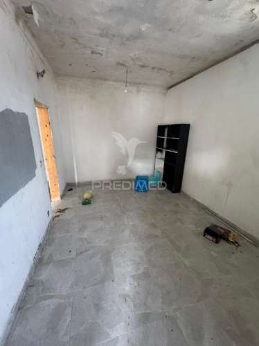 Moradia t3 por remodelar em calhandriz