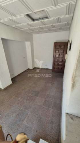 Escritório duplex com terraço no centro do laranjeiro, almada