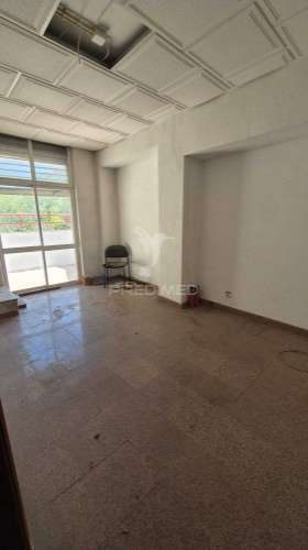 Escritório duplex com terraço no centro do laranjeiro, almada
