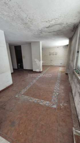 Escritório duplex com terraço no centro do laranjeiro, almada