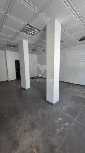 Escritório duplex com terraço no centro do laranjeiro, almada
