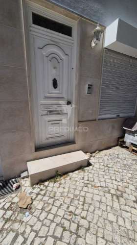 Escritório duplex com terraço no centro do laranjeiro, almada