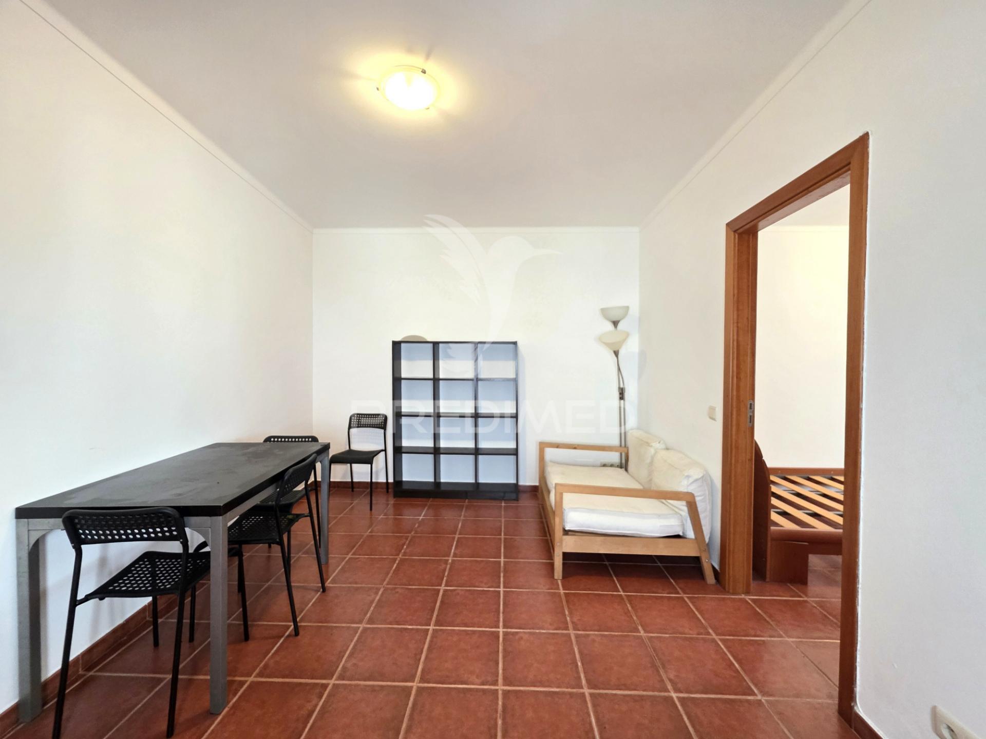 Apartamento t1, travessa das pinheiras, torres novas