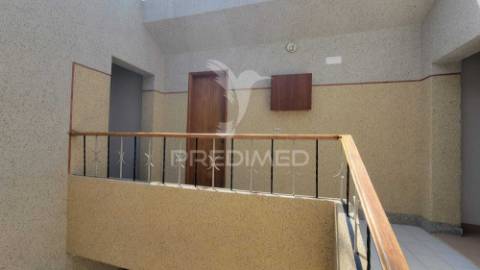 Oportunidade apartamento t2 alhos vedros com área exterior