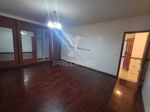 Apartamento t2 com excelentes áreas na tapada das mercês | sintra