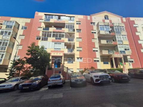 Apartamento t2 com excelentes áreas na tapada das mercês | sintra