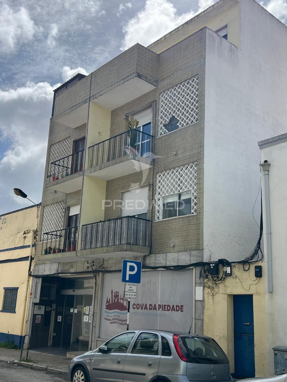 Apartamento t2 na cova da piedade – excelente potencial para remodelação