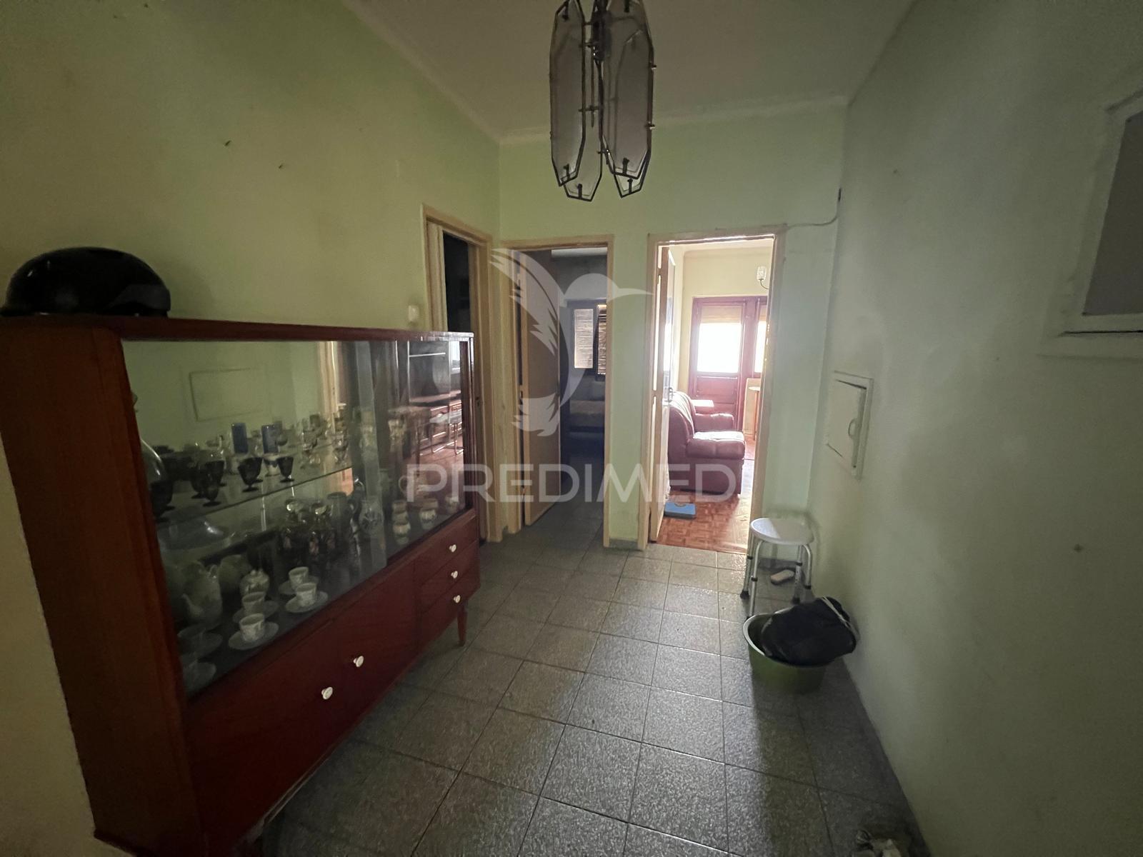 Apartamento t2 na cova da piedade – excelente potencial para remodelação