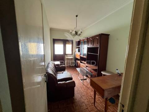 Apartamento t2 na cova da piedade – excelente potencial para remodelação