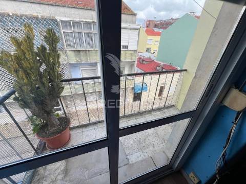 Apartamento t2 na cova da piedade – excelente potencial para remodelação