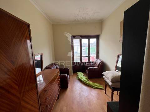 Apartamento t2 na cova da piedade – excelente potencial para remodelação