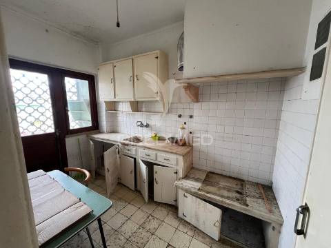 Apartamento t2 na cova da piedade – excelente potencial para remodelação