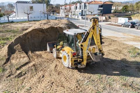 Moradia térrea t4 em estrutura – soutelo, vila verde