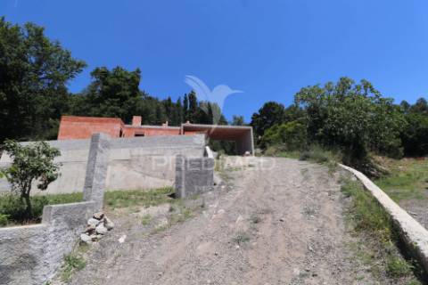 Moradia em estrutura - ponte de lima