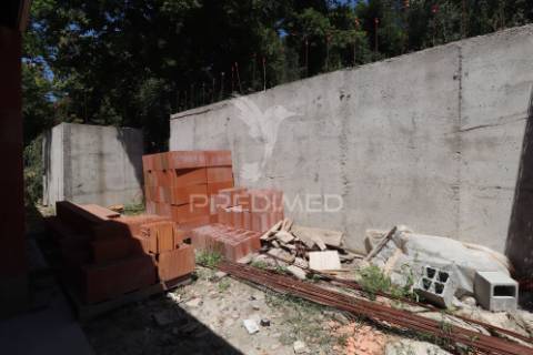 Moradia em estrutura - ponte de lima