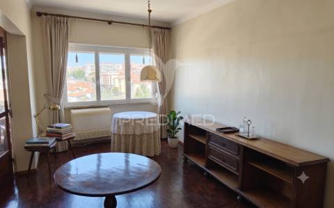 Excelente apartamento t4 em queluz - espaço, conforto e localização central
