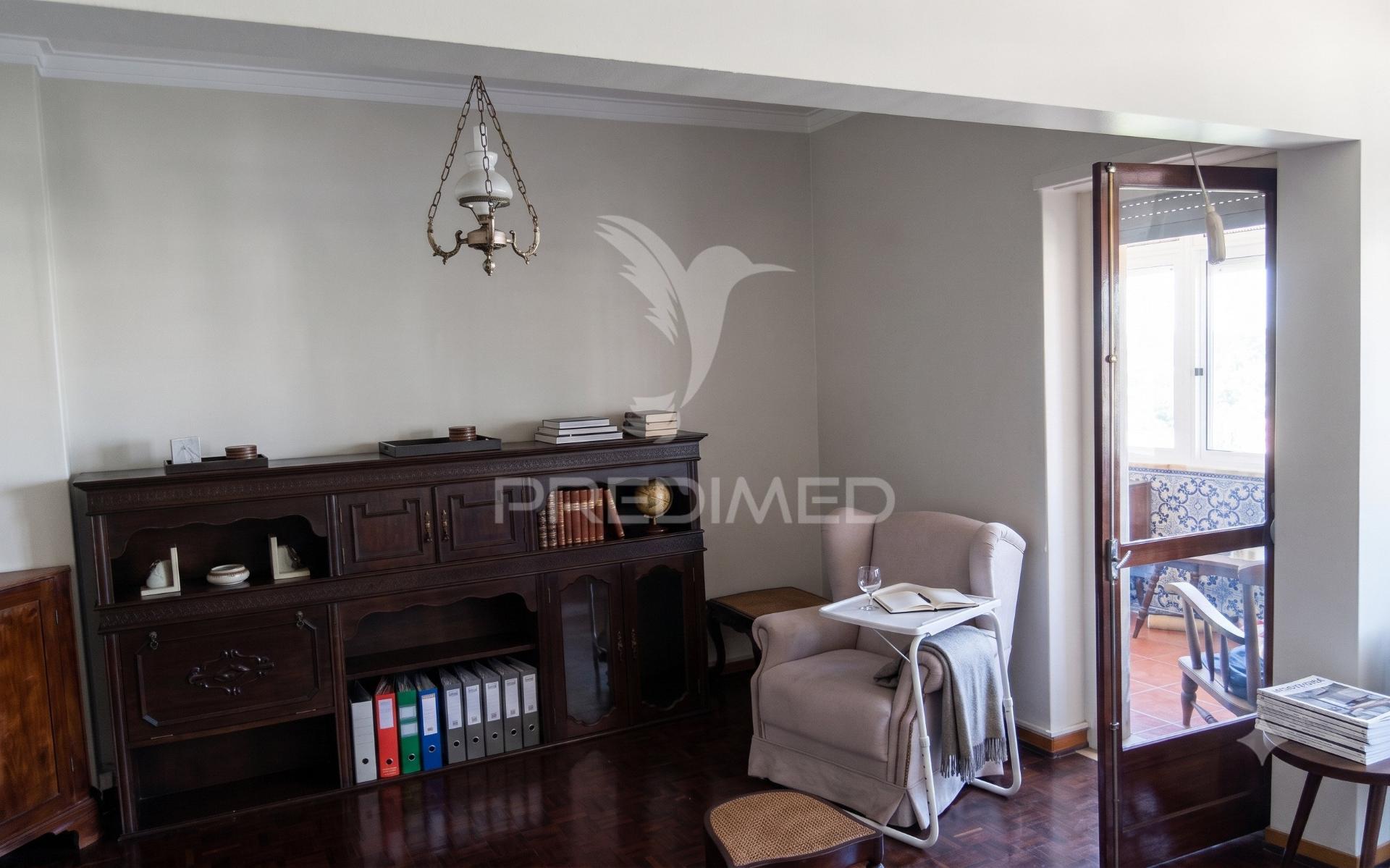 Excelente apartamento t4 em queluz - espaço, conforto e localização central