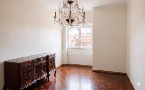 Excelente apartamento t4 em queluz - espaço, conforto e localização central