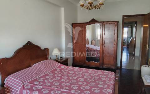 Excelente apartamento t4 em queluz - espaço, conforto e localização central