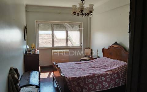 Excelente apartamento t4 em queluz - espaço, conforto e localização central