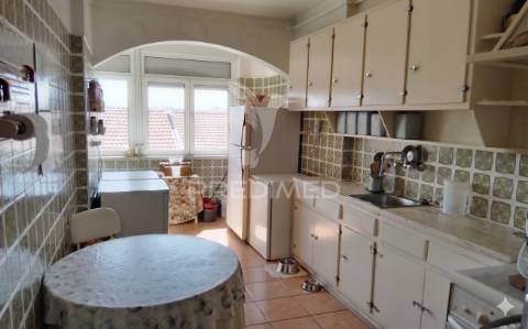 Excelente apartamento t4 em queluz - espaço, conforto e localização central