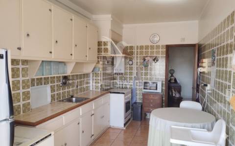 Excelente apartamento t4 em queluz - espaço, conforto e localização central