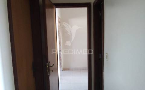 Excelente apartamento t4 em queluz - espaço, conforto e localização central