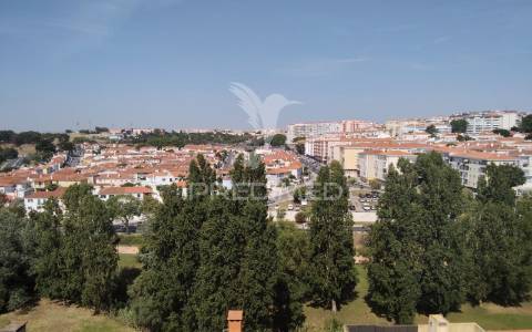 Excelente apartamento t4 em queluz - espaço, conforto e localização central