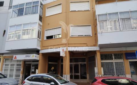 Excelente apartamento t4 em queluz - espaço, conforto e localização central