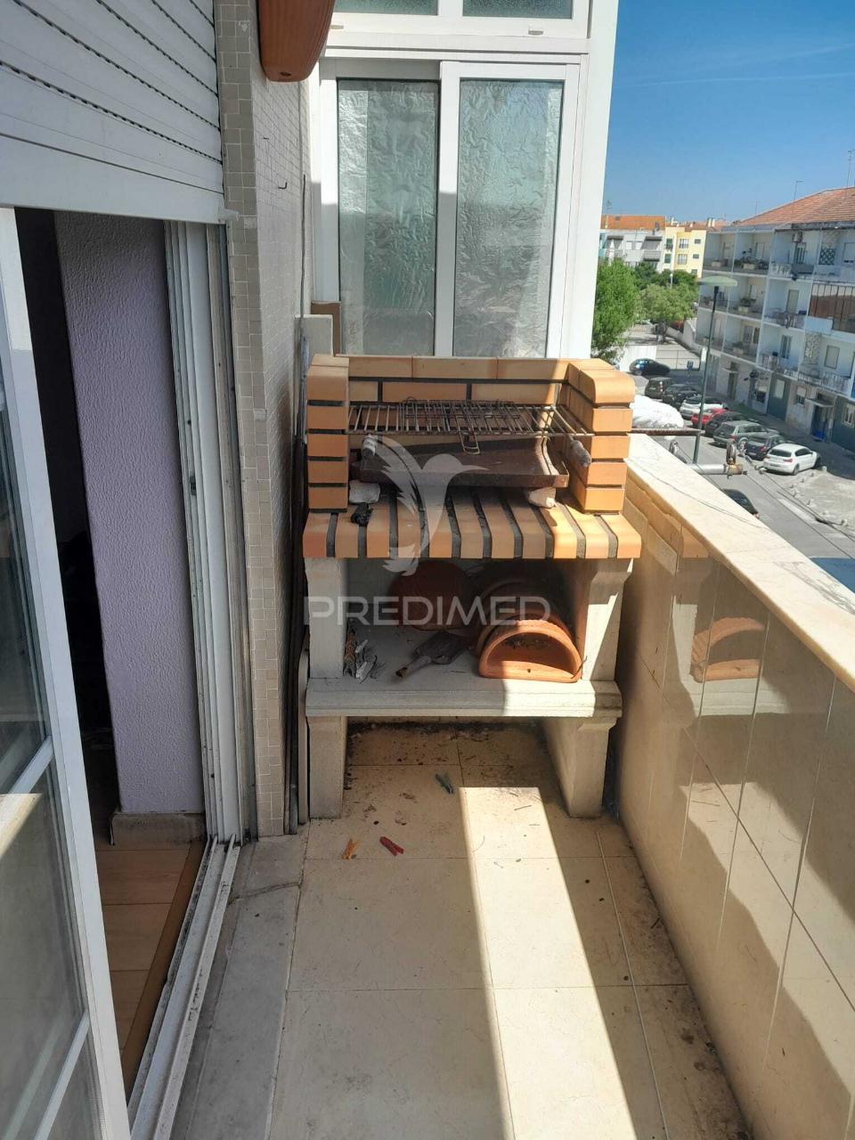 T3 com 3 varandas em montijo