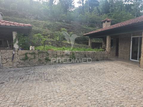 Moradia v3 em travassós-fafe