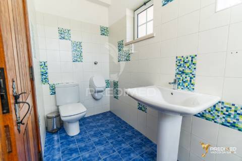 Herdade com 39500 m2 e habitação com 150 m2 de área coberta em ótimo estado de conservação