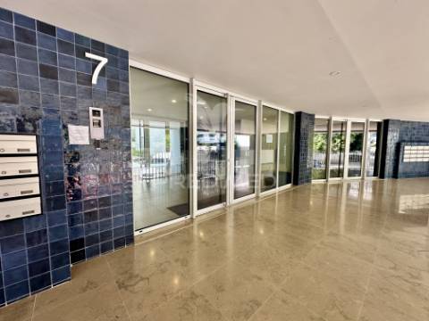 T1 premium com vista rio e rooftop com piscinas | edifico orizon | quinta da trindade – seixal