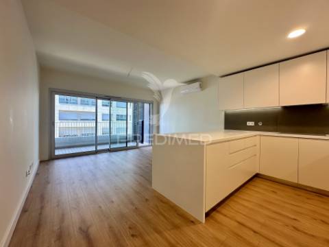 T1 premium com vista rio e rooftop com piscinas | edifico orizon | quinta da trindade – seixal