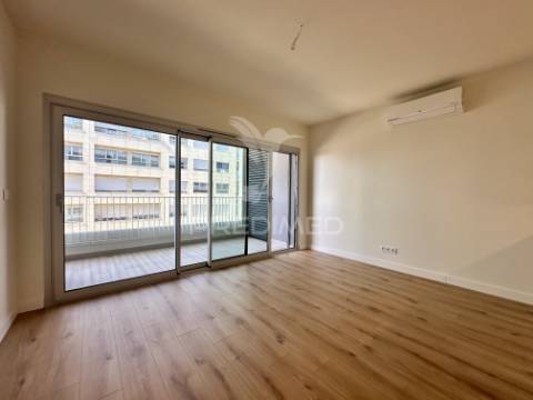 T1 premium com vista rio e rooftop com piscinas | edifico orizon | quinta da trindade – seixal