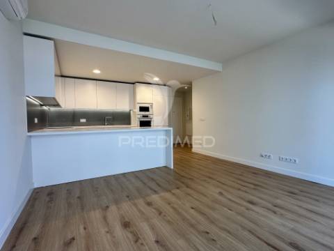 T1 premium com vista rio e rooftop com piscinas | edifico orizon | quinta da trindade – seixal