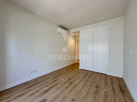 T1 premium com vista rio e rooftop com piscinas | edifico orizon | quinta da trindade – seixal