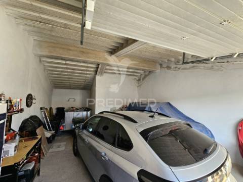 Terreno urbano com garagem. excelente oportunidade de investimento.